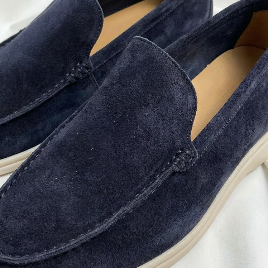 Mocasines sin cordones con costuras visibles y suela en contraste para hombre