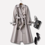 Trench da donna con spalline e vita sagomata