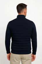 Chaqueta híbrida acolchada con mangas de punto para hombre