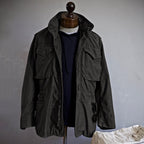 Chaqueta tipo field jacket para hombre con capucha extraíble y bolsillos con solapa