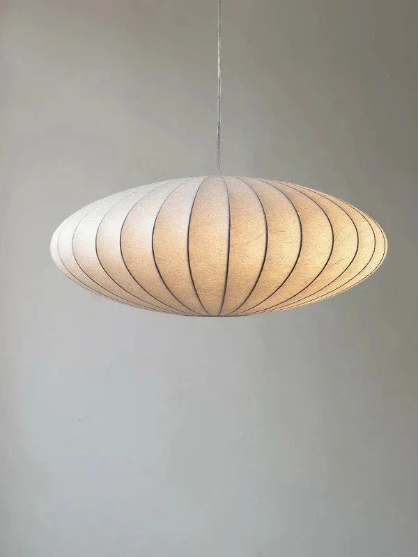 Suspension à abat-jour en soie et couronne de cristal pour intérieur luxueux