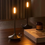 Lampada da tavolo dimmerabile e ricaricabile dal design essenziale ed elegante