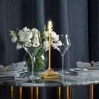 Lampada da tavolo dimmerabile e ricaricabile dal design essenziale ed elegante