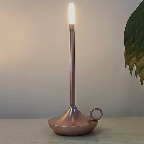 Lampe de table dimmable rechargeable au design épuré et élégant