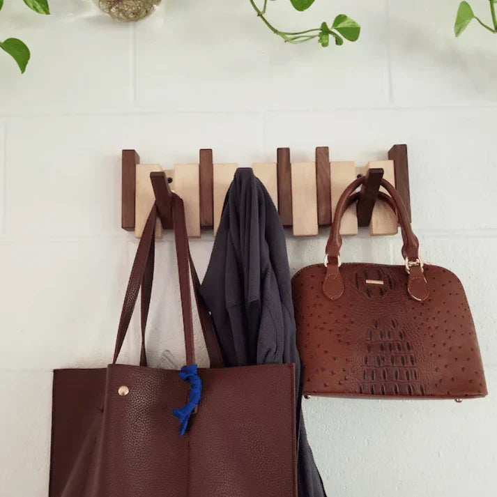 Porte-manteau en bois design piano pour entrée et couloir