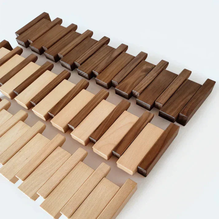 Porte-manteau en bois design piano pour entrée et couloir